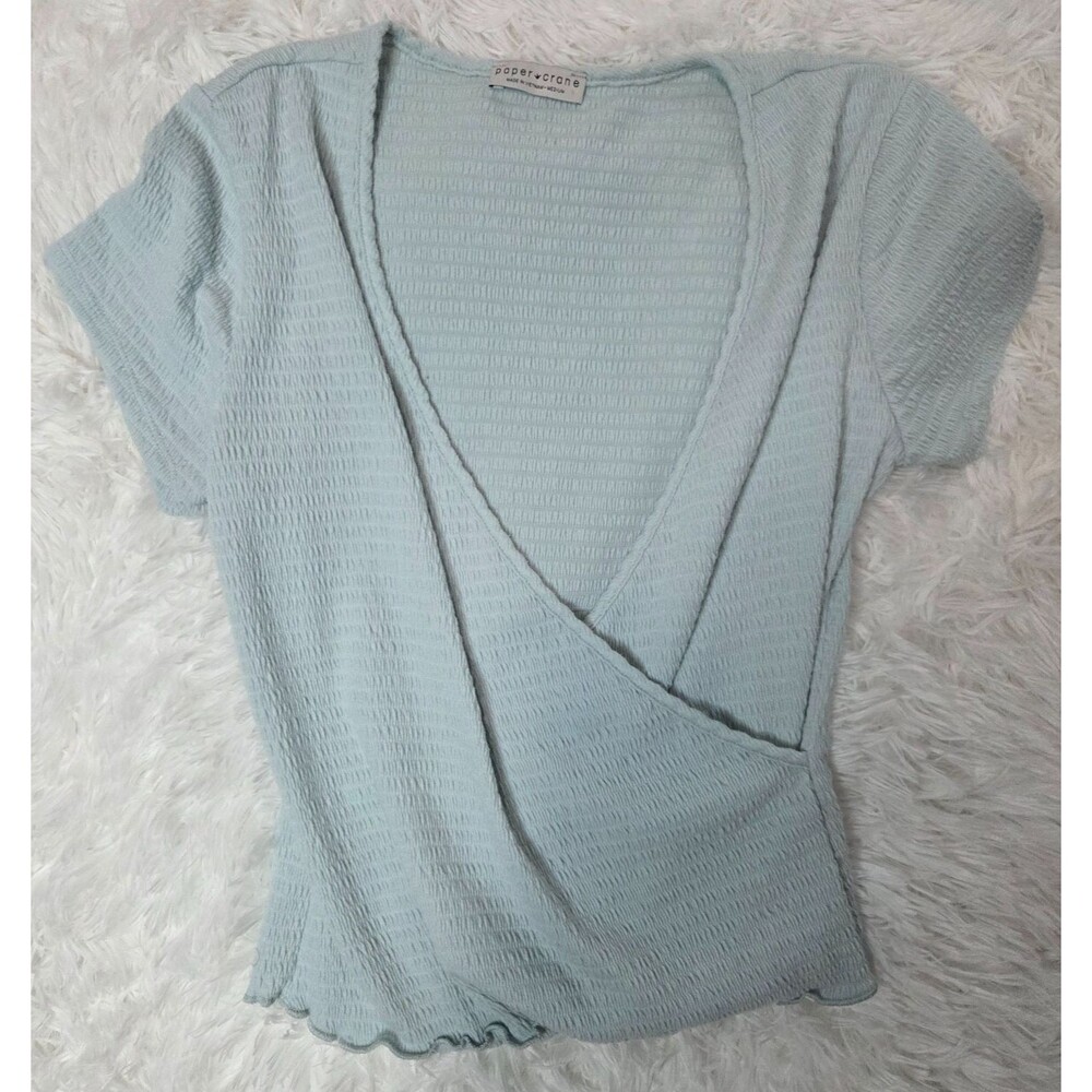 Paper Crane Textured Wrap Top Women’s Medium Light Blue Short Sleeve Stretch